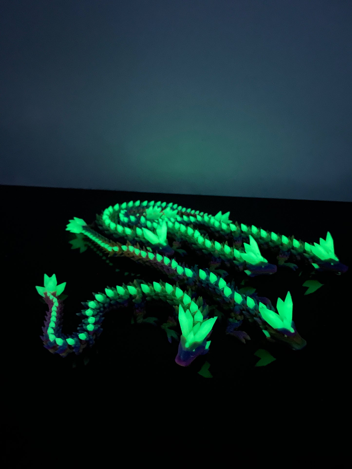 Crystal Dragon Wobblies – 32 cm beweglicher 3D-Druck Drache | Glow in the Dark Grün- Rainbow PLA – Deko & Fidget