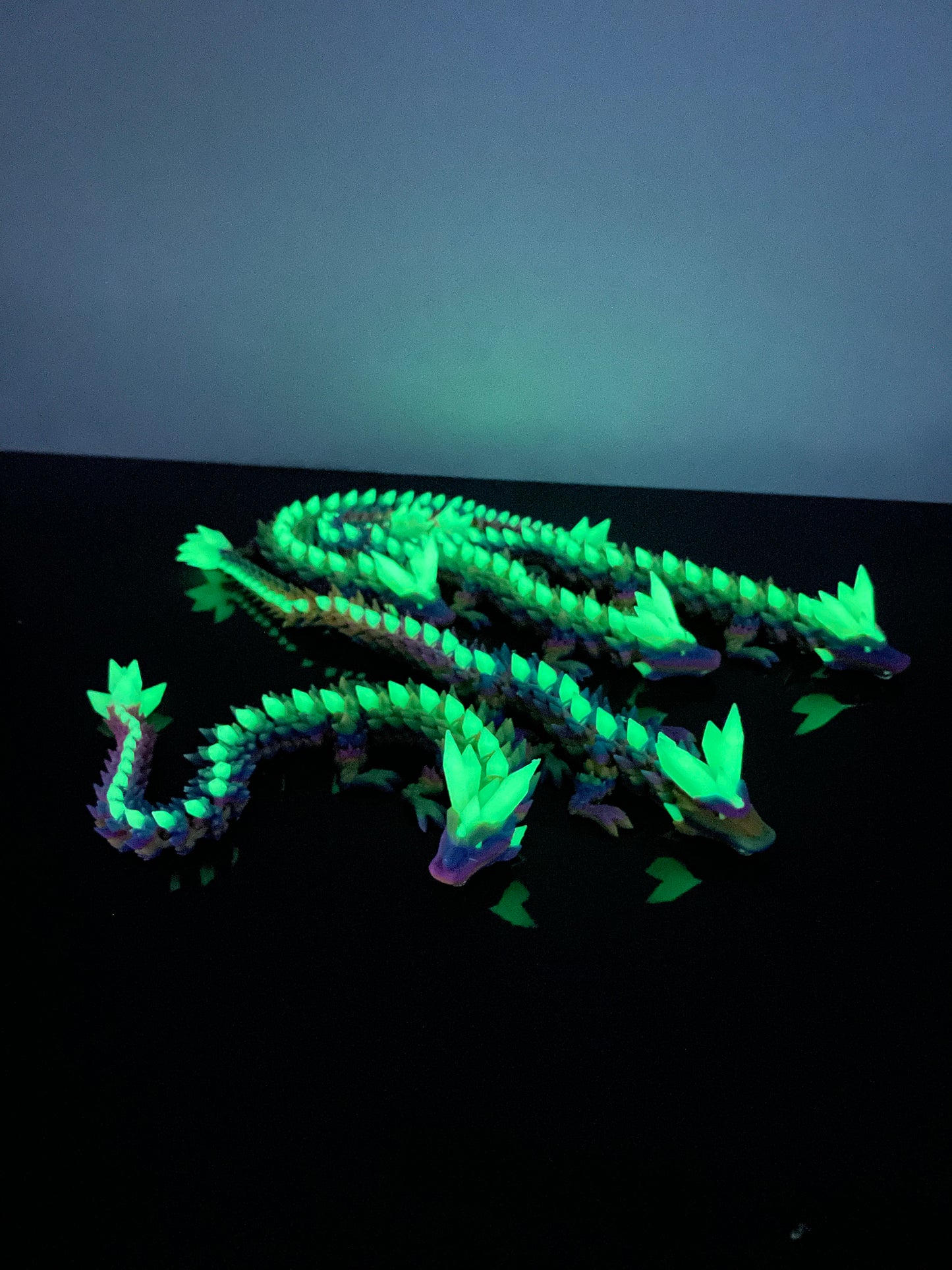 Crystal Dragon Wobblies – 32 cm beweglicher 3D-Druck Drache | Glow in the Dark Grün- Rainbow PLA – Deko & Fidget