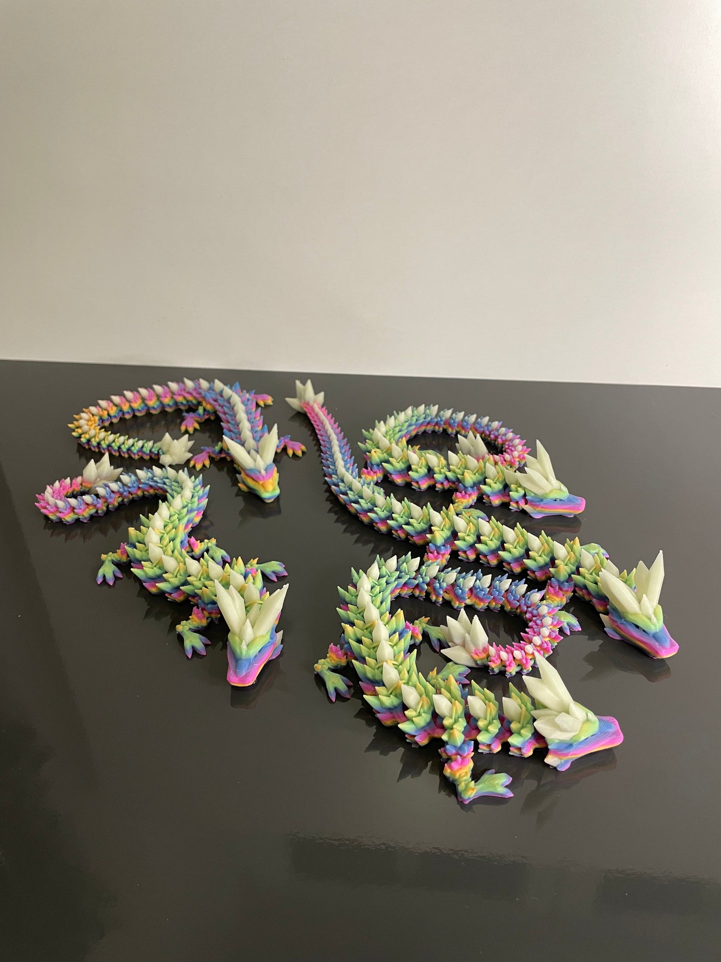 Crystal Dragon Wobblies – 32 cm beweglicher 3D-Druck Drache | Glow in the Dark Grün-  Rainbow PLA – Deko & Fidget