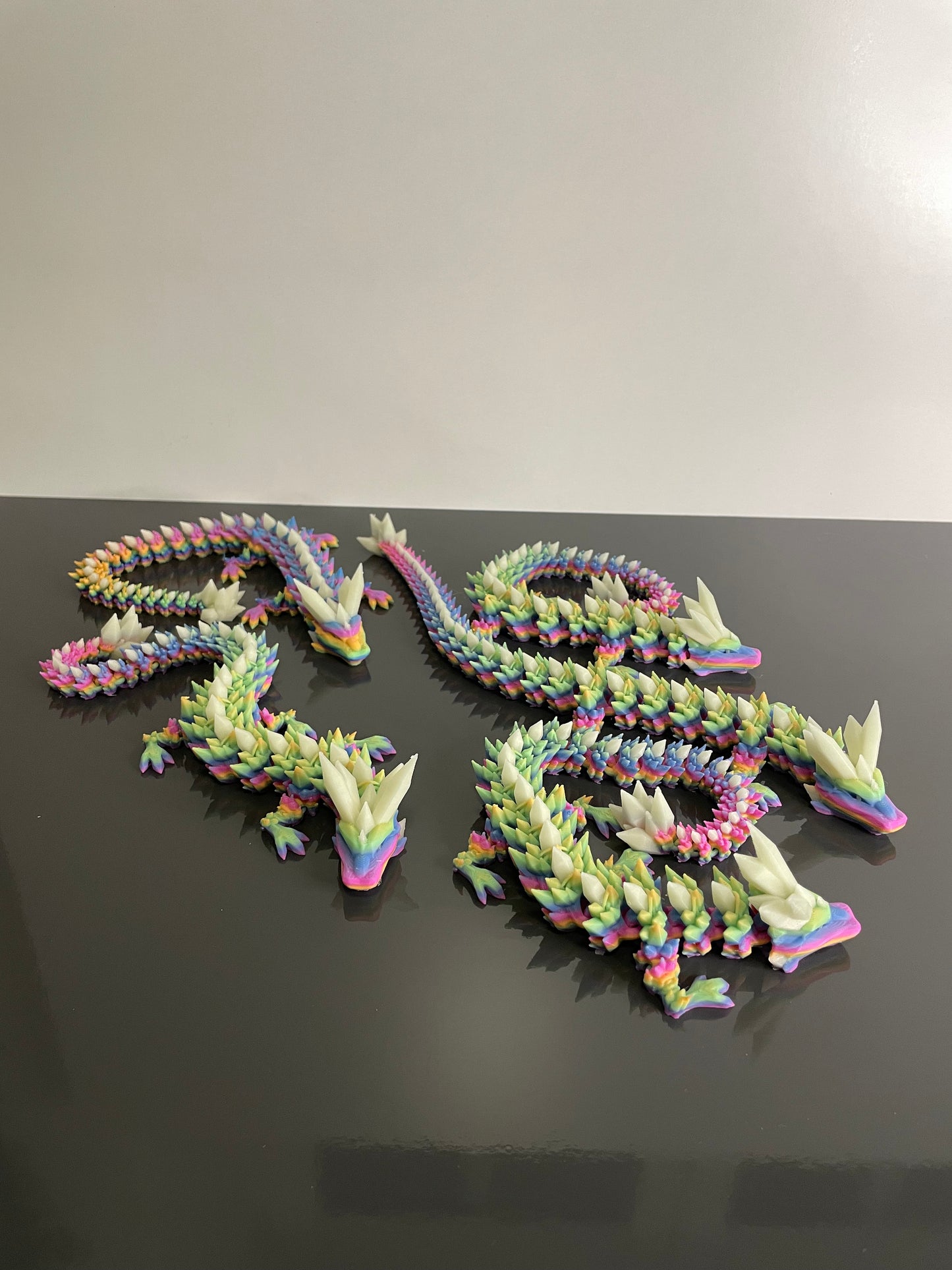 Crystal Dragon Wobblies – 32 cm beweglicher 3D-Druck Drache | Glow in the Dark Grün-  Rainbow PLA – Deko & Fidget