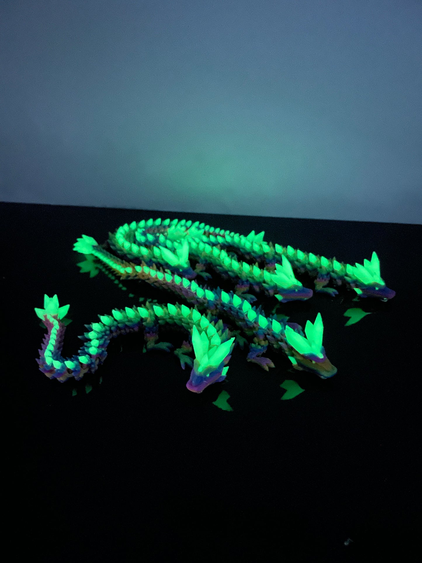 Crystal Dragon Wobblies – 32 cm beweglicher 3D-Druck Drache | Glow in the Dark Grün-  Rainbow PLA – Deko & Fidget