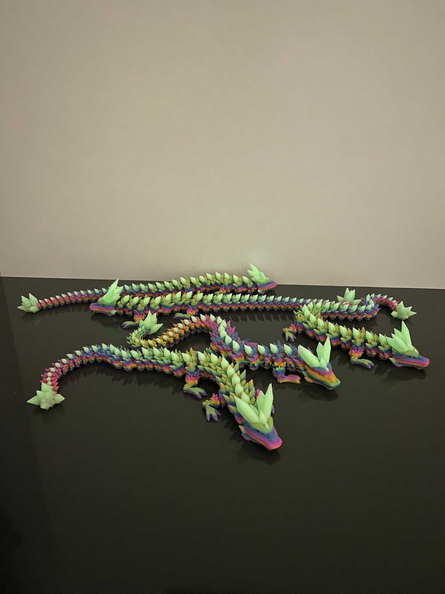 Crystal Dragon Wobblies – 32 cm beweglicher 3D-Druck Drache | Glow in the Dark Grün-  Rainbow PLA – Deko & Fidget
