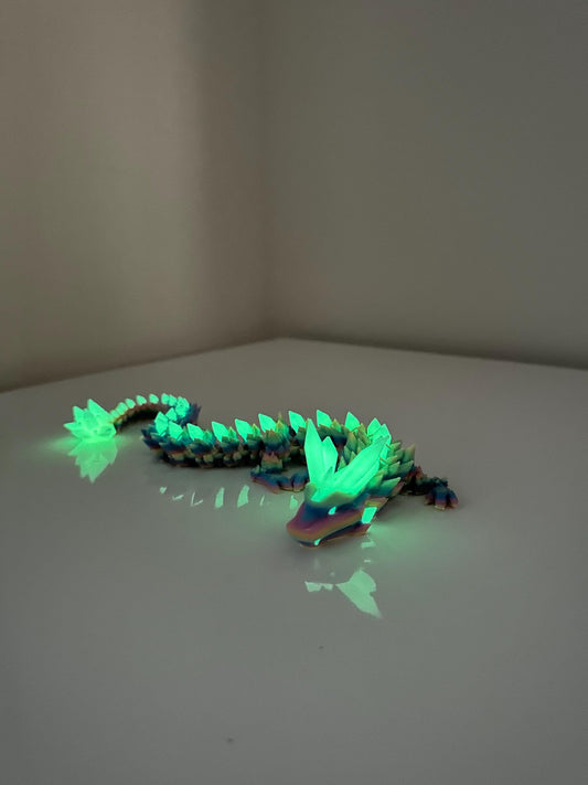 Flexi-Drache 35 cm – Crystal Regenbogen 04 – Glow Green PLA – #DRG04